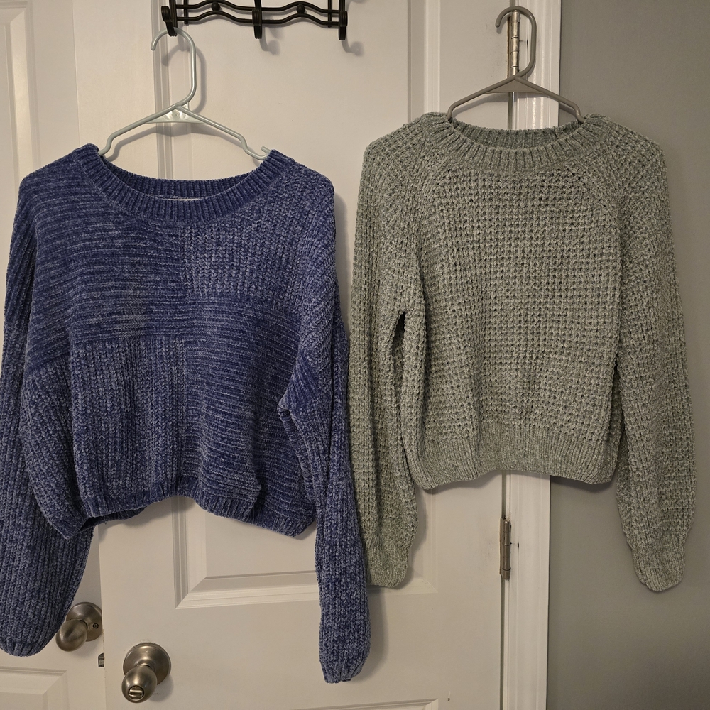 Cozy Blue and Green Women's Cropped Sweater Set